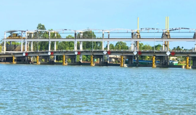 Lang The dam and sluice