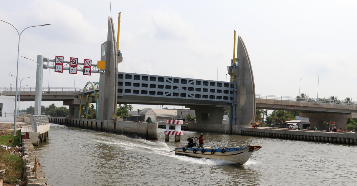 Vam Ba Lich ship lock & T3 Hoa Dien sluice